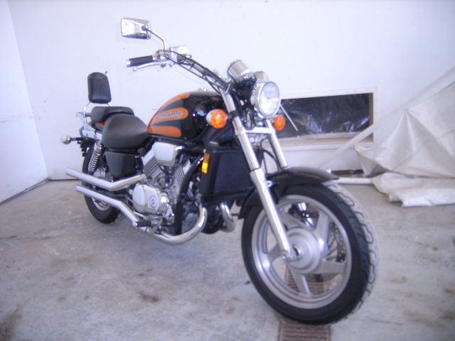 Honda VF750C2 (MAGNA)