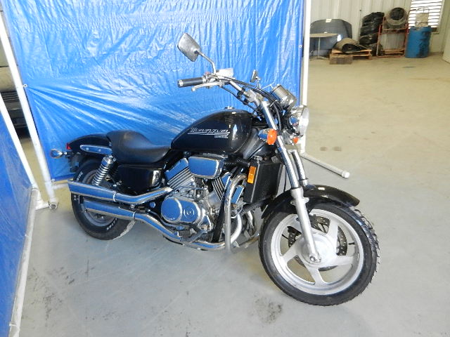 Honda VF750C (MAGNA)