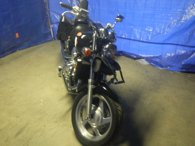 Honda VF750C2 (MAGNA)
