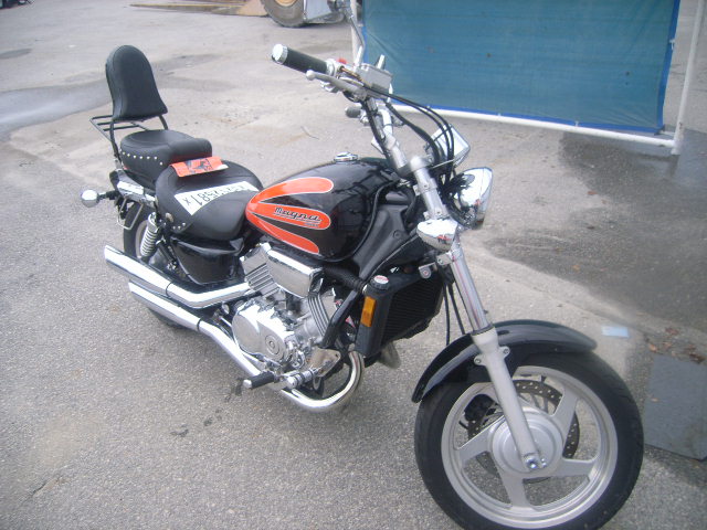Honda VF750C2 (MAGNA)