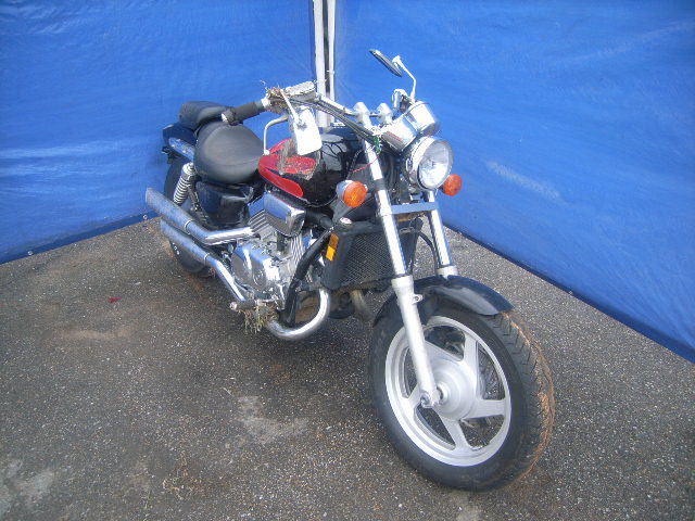 Honda VF750C2 (MAGNA)