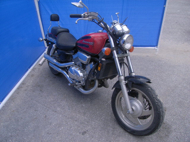 Honda VF750C2 (MAGNA)