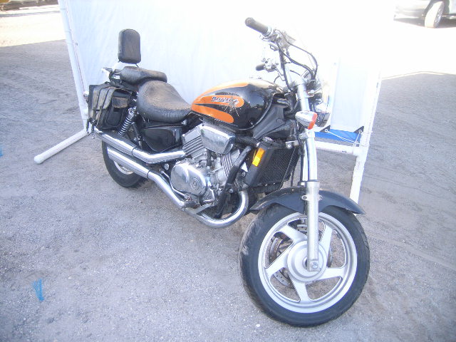 Honda VF750C2 (MAGNA)