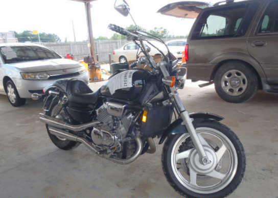 Honda VF750C (MAGNA)