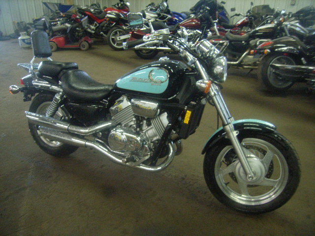 Honda VF750C2 (MAGNA)