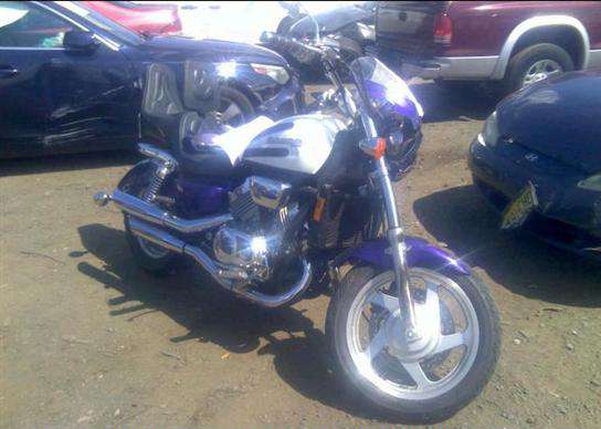 Honda VF750C2 (MAGNA)