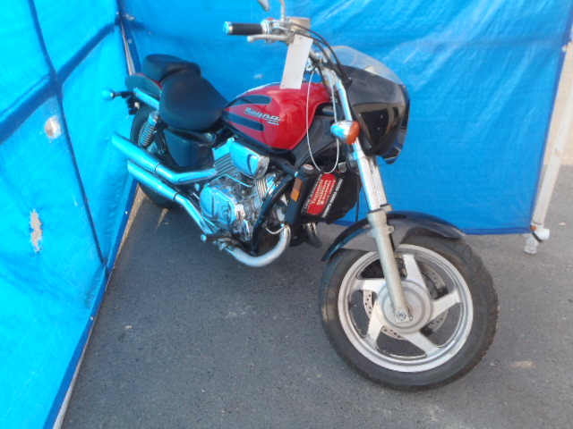 Honda VF750C2 (MAGNA)