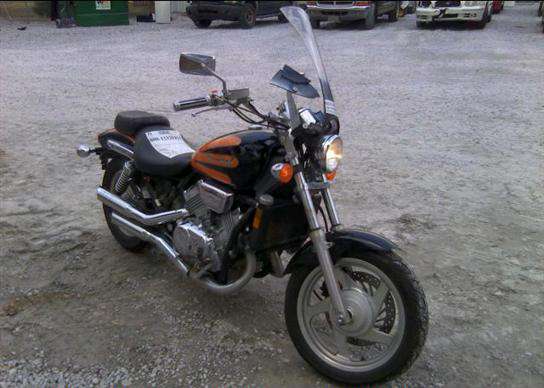 Honda VF750C2 (MAGNA)