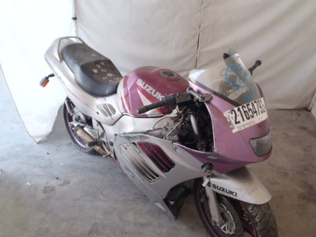 Suzuki RF900R