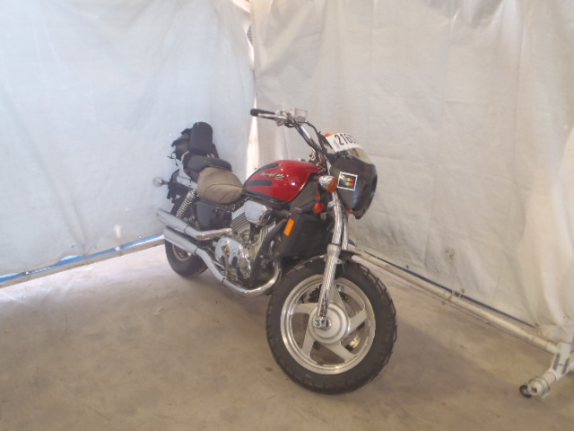 Honda VF750C2 (MAGNA)
