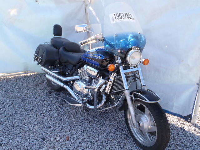 Honda VF750C2 (MAGNA)