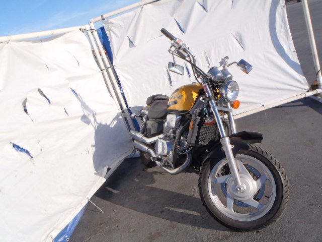 Honda VF750C2 (MAGNA)