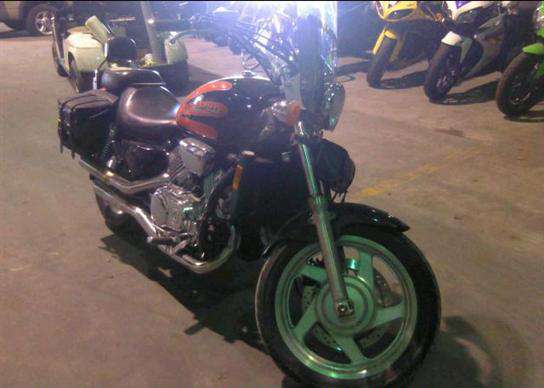 Honda VF750C2 (MAGNA)