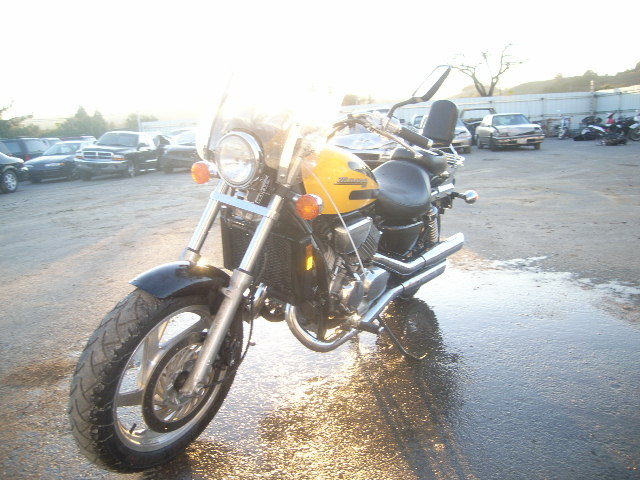 Honda VF750C2 (MAGNA)