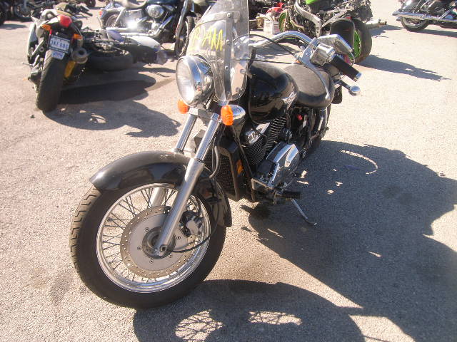 Honda VT1100C2 (SHADOW ACE)