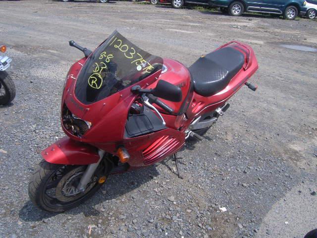Suzuki RF900R