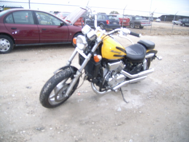 Honda VF750C2 (MAGNA)