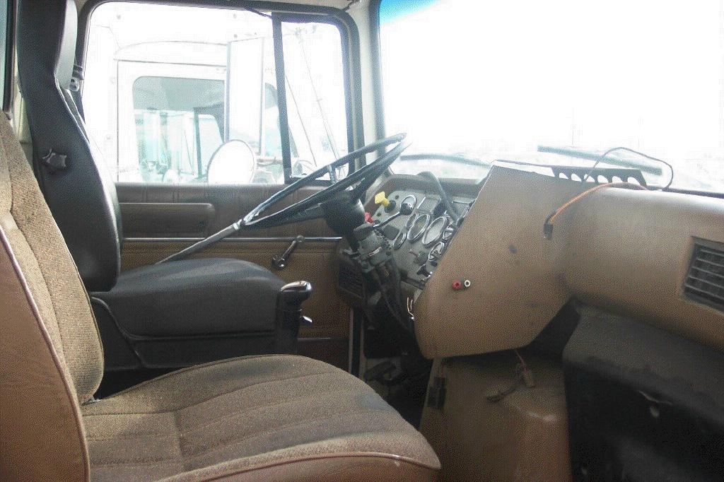 Ford LA9000