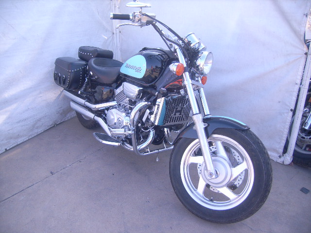 Honda VF750C2 (MAGNA)