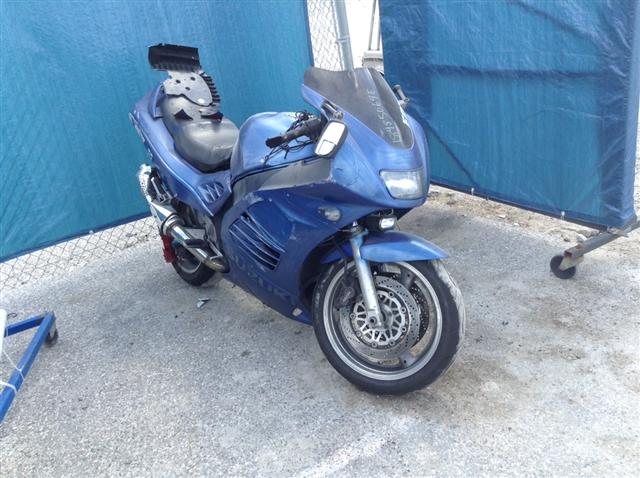 Suzuki RF900R