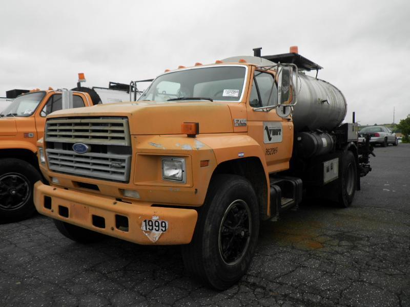 Ford F-700