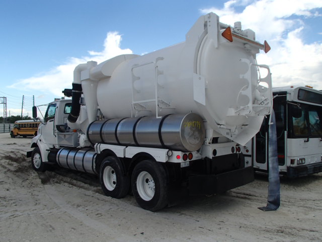 Ford LT8513