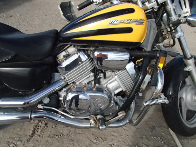 Honda VF750C2 (MAGNA)