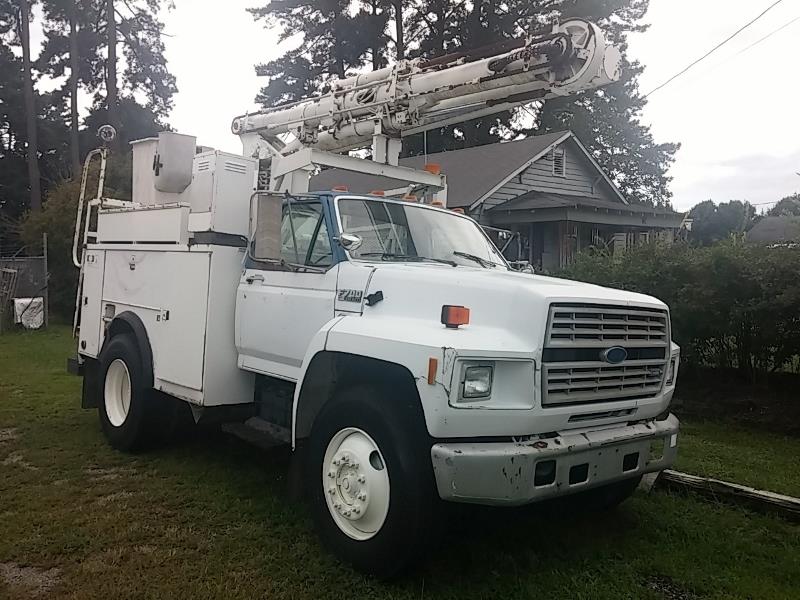 Ford F-700