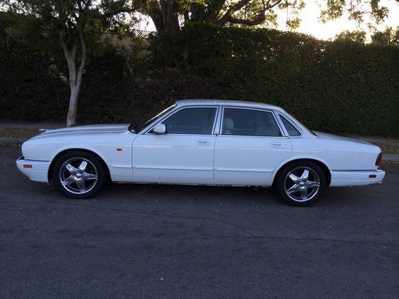 Jaguar XJR