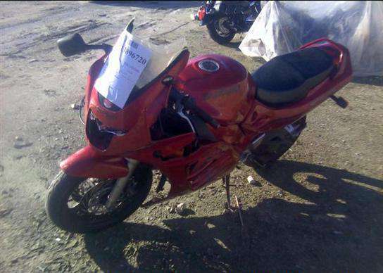 Suzuki RF900R