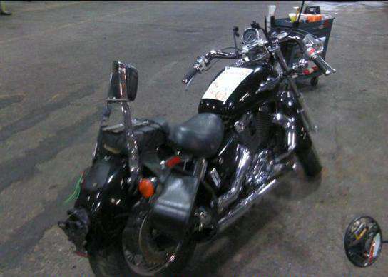 Honda VT1100C2 (SHADOW ACE)