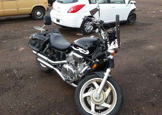 Honda VF750C (MAGNA)