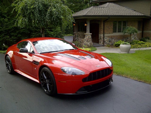 Aston Martin V12 Vantage