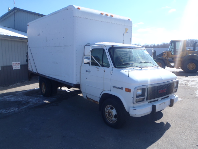 GMC Cutaway Van