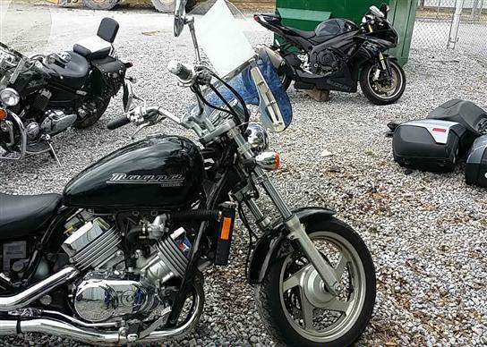 Honda VF750C (MAGNA)