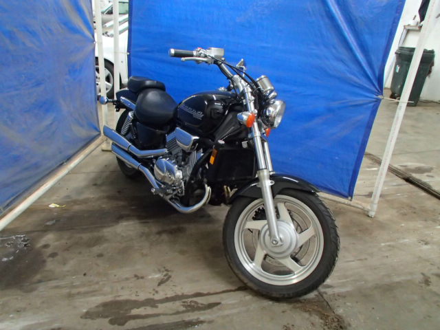 Honda VF750C (MAGNA)