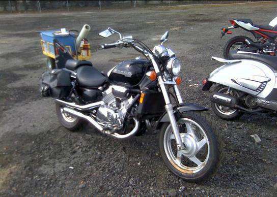 Honda VF750C (MAGNA)