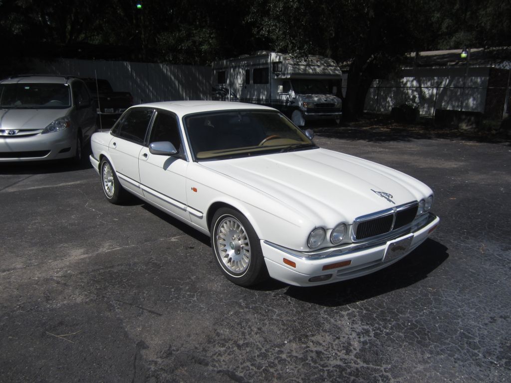 Jaguar XJ12