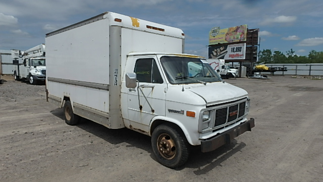 GMC Cutaway Van
