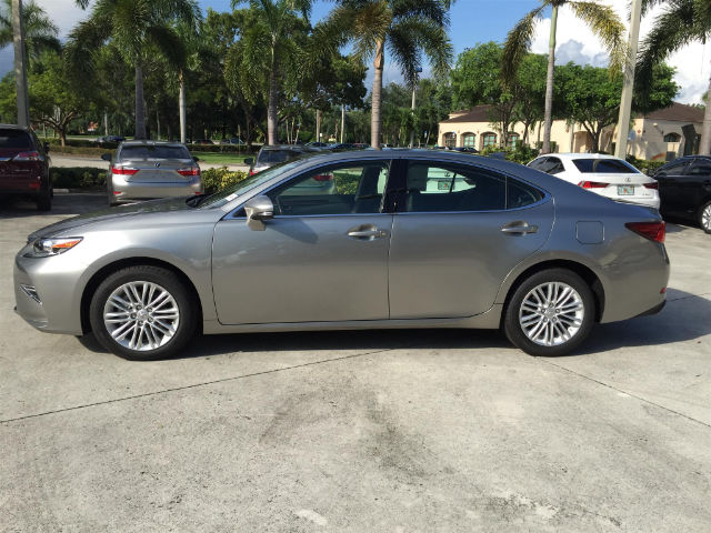 2016 Lexus ES