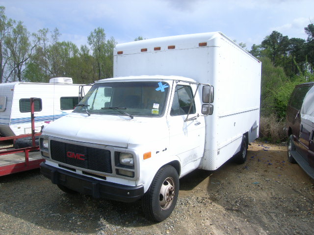GMC Cutaway Van
