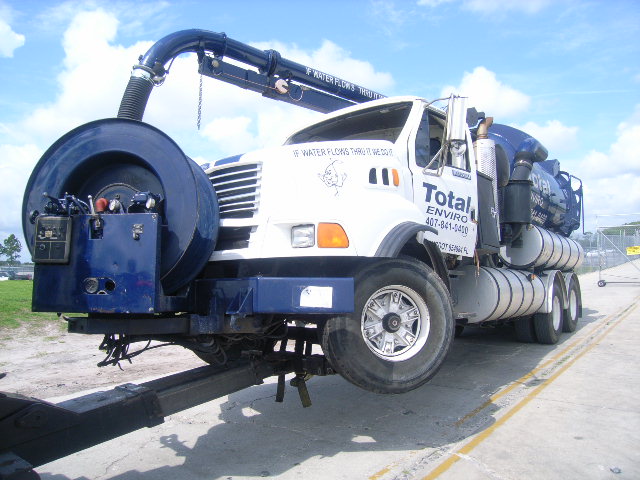 Ford LT8513