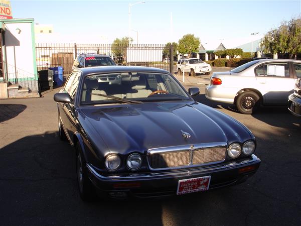 Jaguar XJR