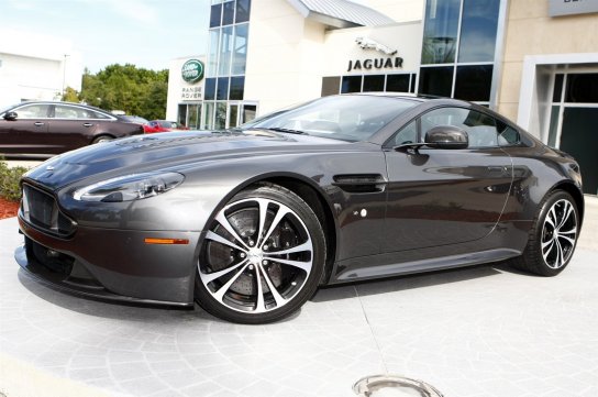 Aston Martin V12 Vantage