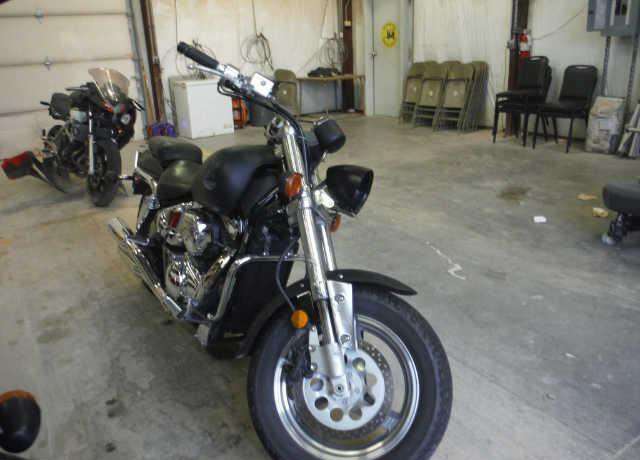 Suzuki VZ800