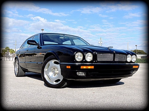 Jaguar XJR