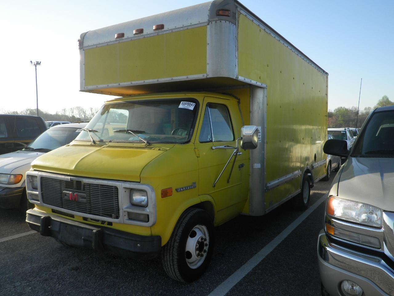GMC Cutaway Van