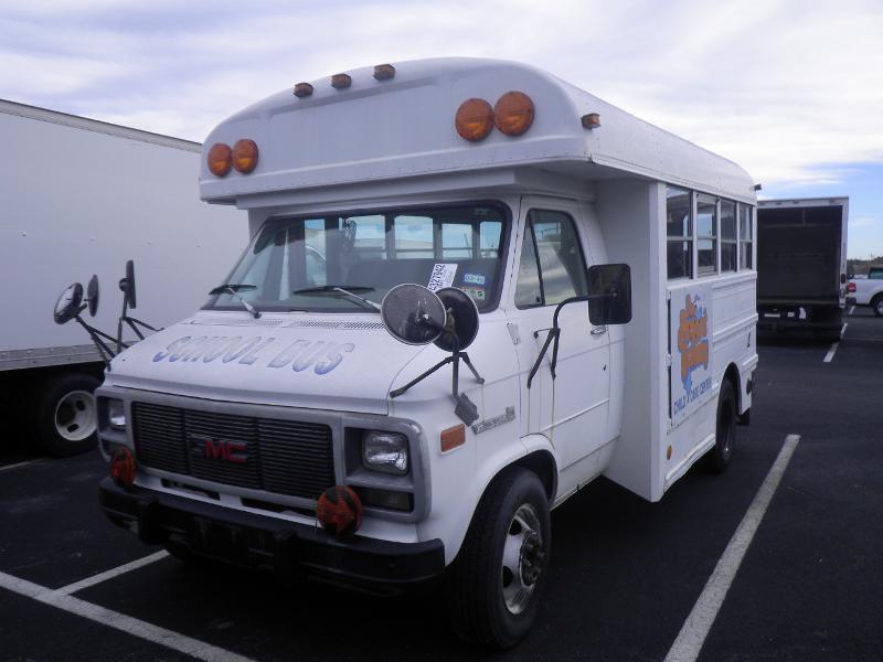 GMC Cutaway Van