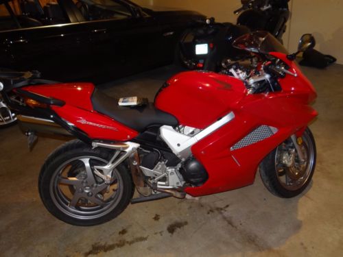 Honda VFR800A (INTERCEPTOR)