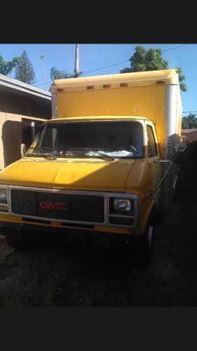 GMC Cutaway Van